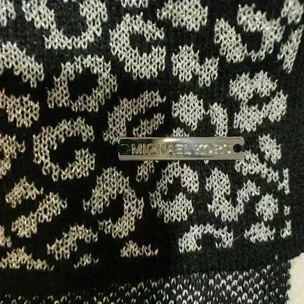 Michael kors nwt leopard print scarf holiday silver and black